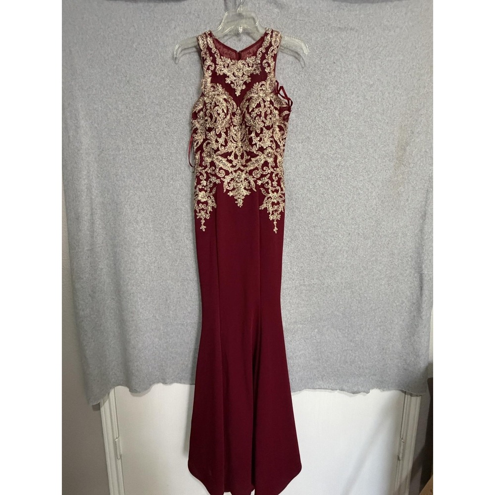 Fiesta Fashion Dress Womens XS Red Embroidered Mermaid High Neck Formal Gown